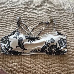 Lululemon strappy sports bra size 8